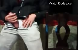 Young dude does an handjob